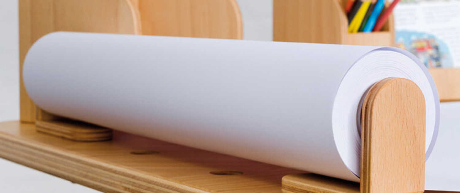 Nahaufname von der Papierrolle mit dem Papierrollenhalter am growing table