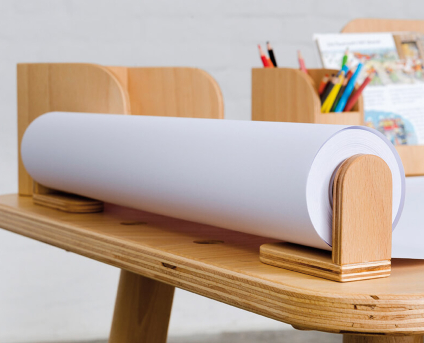 Nahaufname von der Papierrolle mit dem Papierrollenhalter am growing table